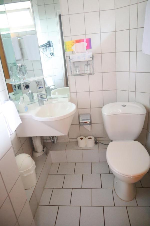 Pension Zur Harburg Hotel Uslar Buitenkant foto